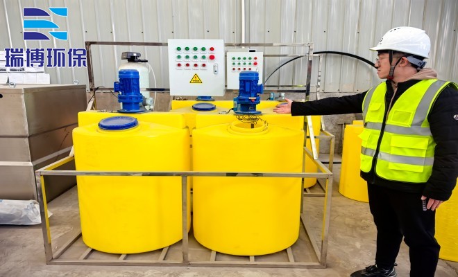 除嗅味自动加药装置_循环水处理_絮凝剂_加药装置厂家实拍图