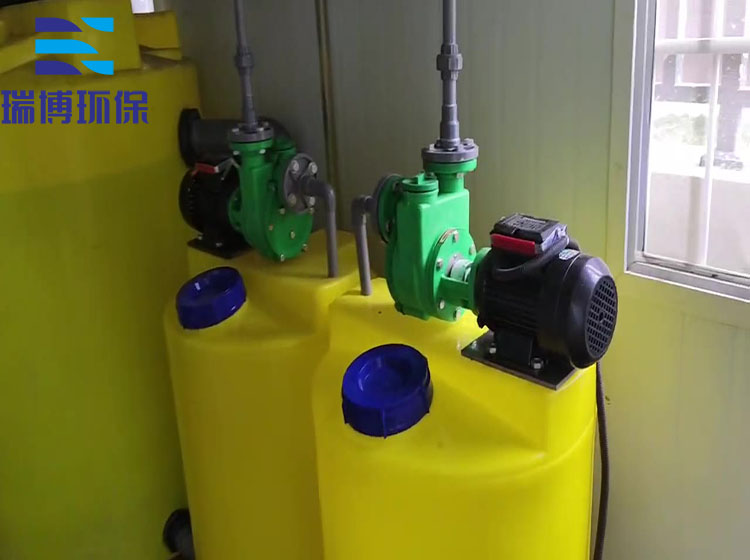 废水处理加药装置的选型标准_循环水处理_絮凝剂_加药装置厂家实拍图