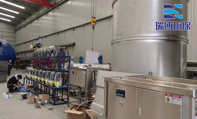 加药装置加工现场